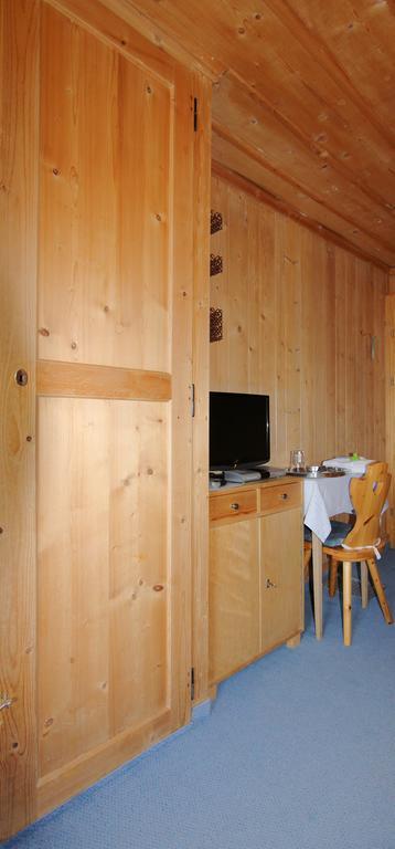 Pension Mezzaprada Arosa Habitación foto