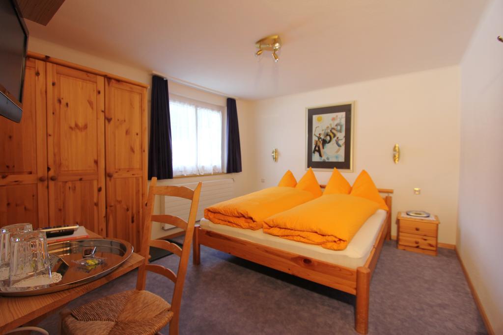 Pension Mezzaprada Arosa Habitación foto
