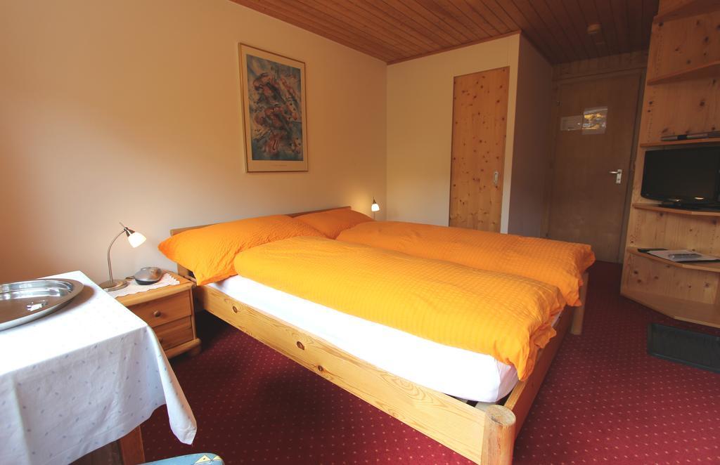 Pension Mezzaprada Arosa Habitación foto
