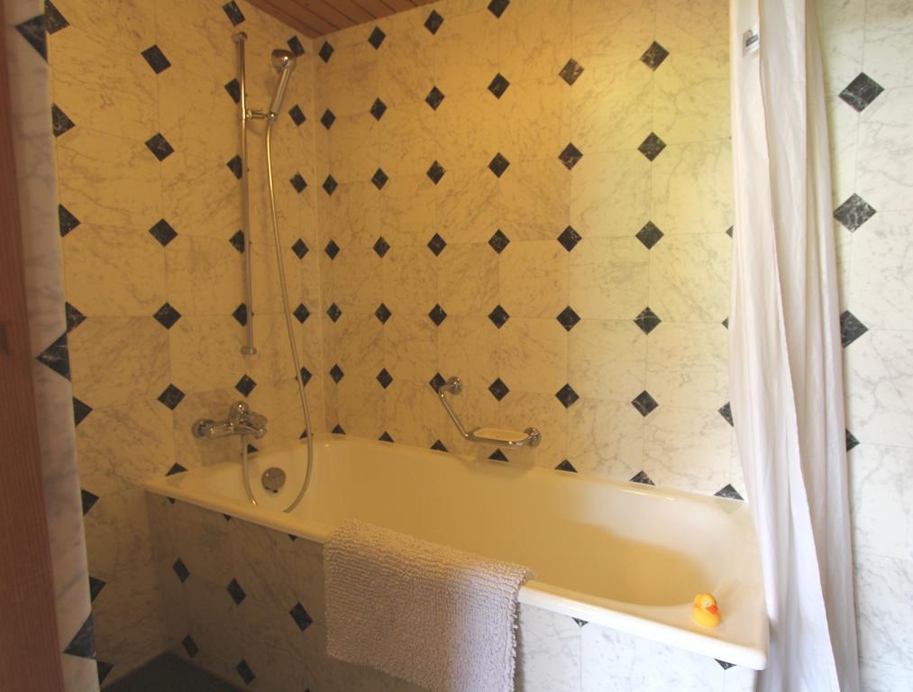 Pension Mezzaprada Arosa Habitación foto